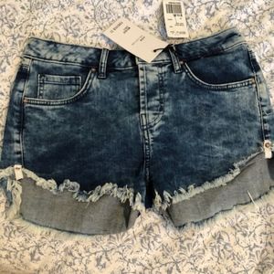 forever 21 acid wash short denim. 27
